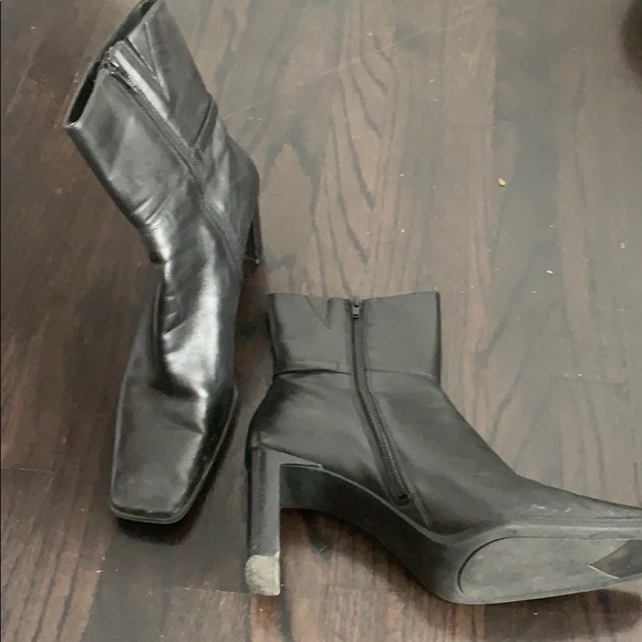 Boots - Picture 4 of 4